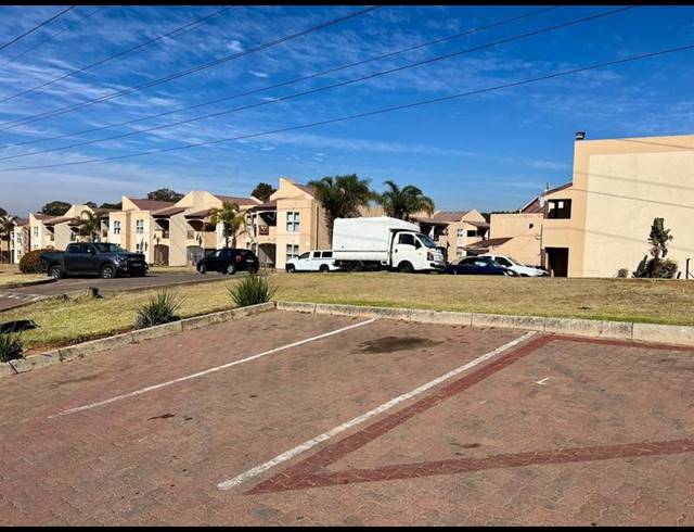 2 BEDROOM TOWNHOUSE FOR SALE IN MEREDALE